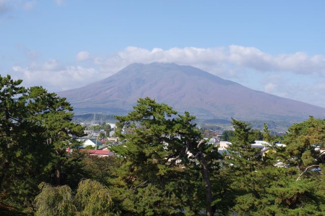 雄大な津軽富士、岩木山。