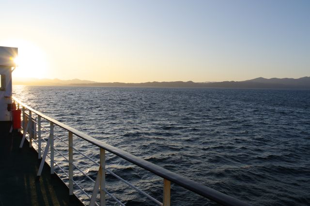 日の輝く津軽半島へ進む。