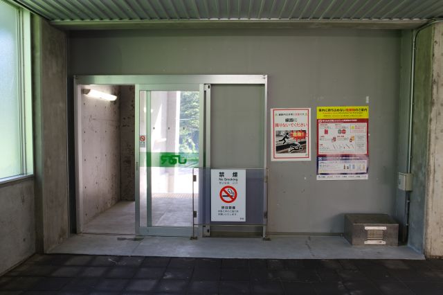 駅舎部分、駅の出入り口。