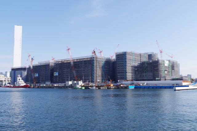 晴海埠頭では2020年東京オリンピック選手村を建設中。