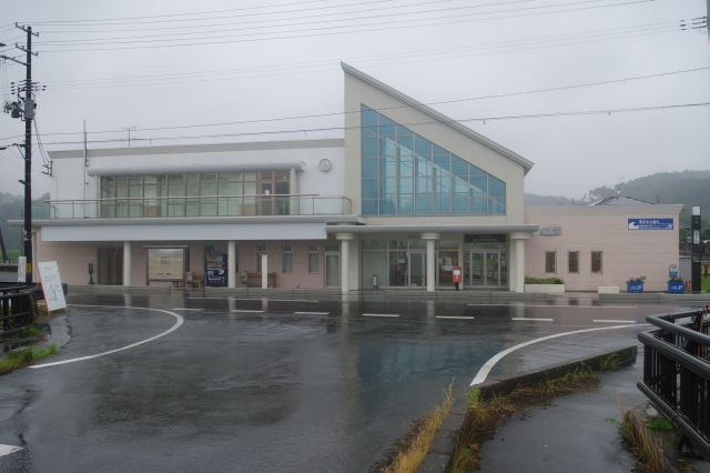 東松島市震災復興伝承館となった旧野蒜駅の駅舎。