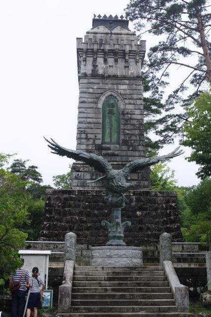 昭忠碑は西南戦争、日清戦争などの戦没者慰霊碑。