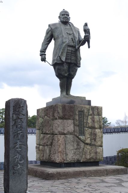 徳川家康公像。