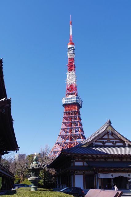 安国殿越しの東京タワー。