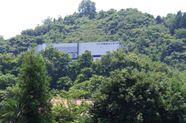 山側にはリニア見学センター。
