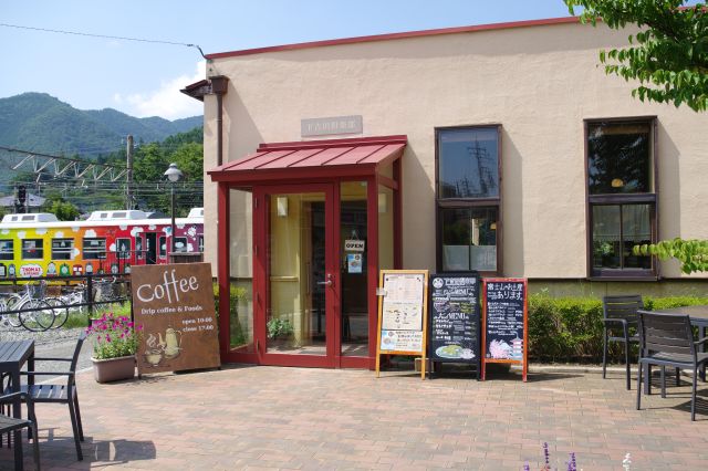 下吉田倶楽部というカフェが併設されています。