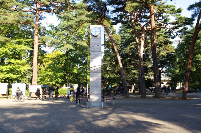 散策路の集まる所に時計塔があります。