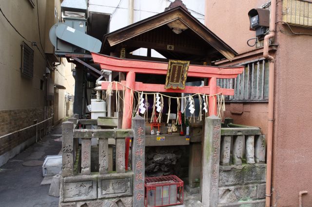 伏見火防稲荷神社があります。