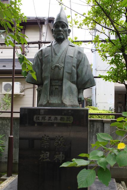 飯塚正兵衛翁の銅像。