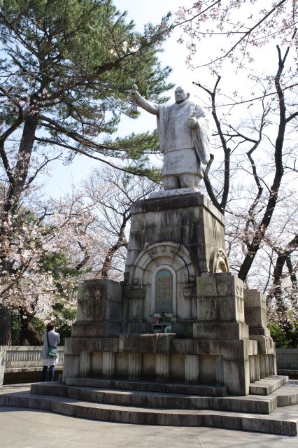 日蓮聖人説法像。