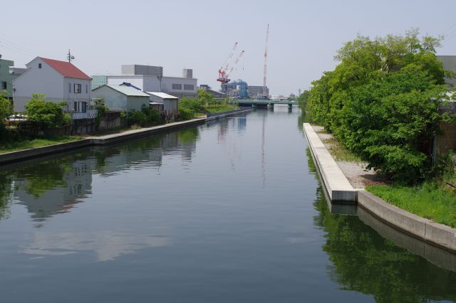 中川運河沿いの雰囲気。