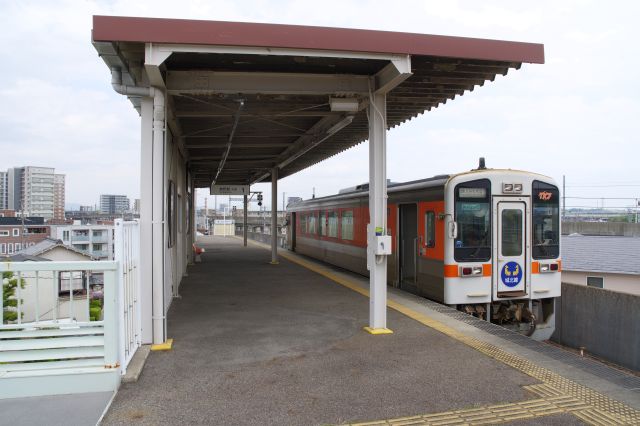 勝川駅（城北線からJRへ）の写真ページ