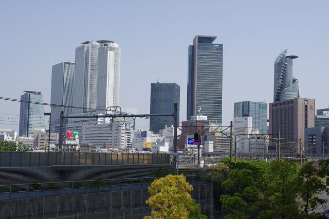 ここからも名古屋のビル群が見やすい。