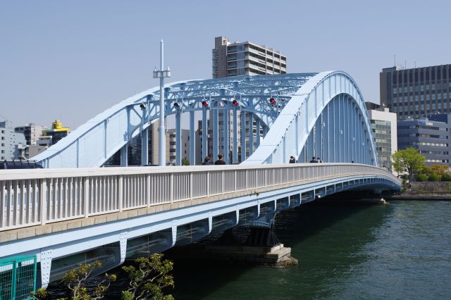 永代通りに架かる永代橋。国の重要文化財に指定されています。
