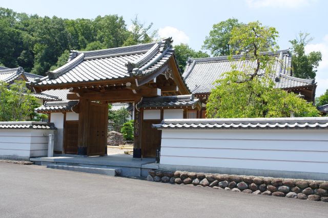 天龍寺には明智氏歴代の墓所があります。