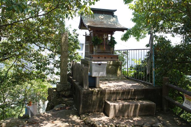金華山御嶽神社があります。