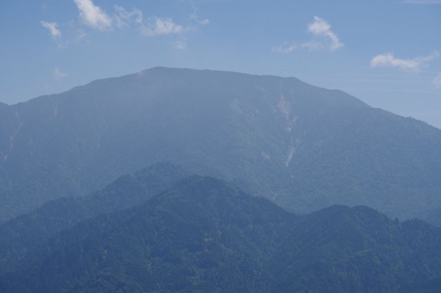 恵那山は標高2191m。