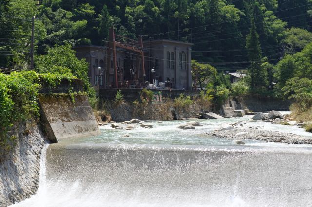 妻籠発電所という水力発電所があります。