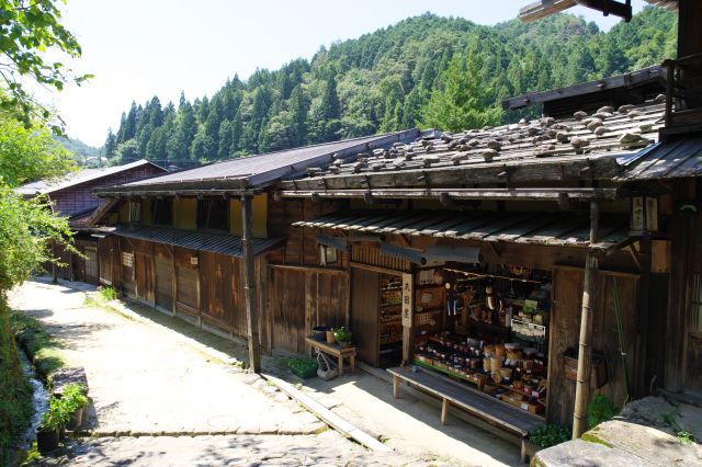 丸太屋は伝統工芸「曲げ物」のお店。