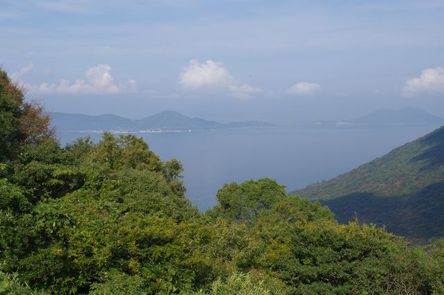 女木島、男木島は少し木や山に遮られます。
