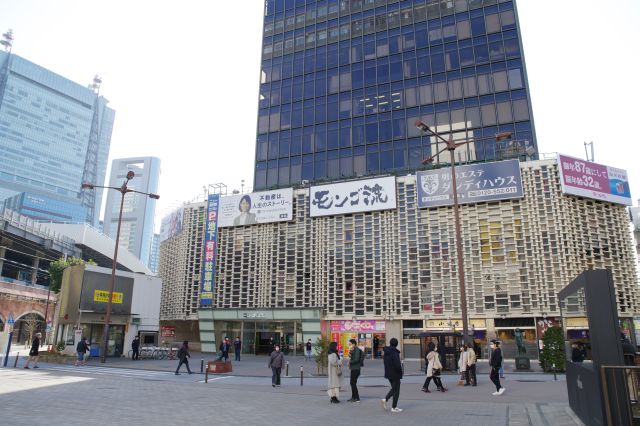 新橋駅周辺の写真ページ