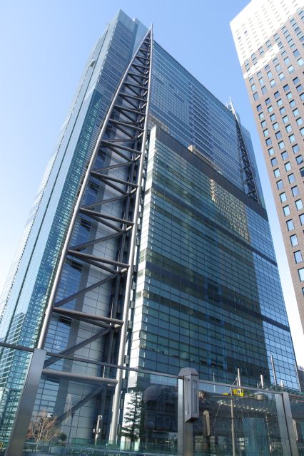 左側に日本テレビタワー。