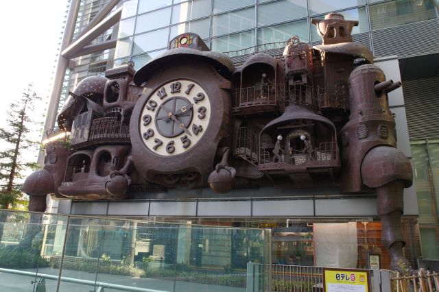 日テレ大時計は宮崎駿による設計です。