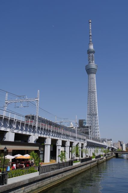 源森橋同様に枕橋も東京スカイツリーと電車を収める良いスポット。