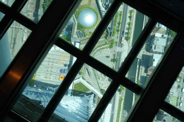 タワー名物のガラス床。日本一高いガラス床です。