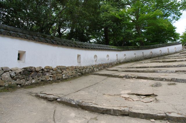 三の平櫓東土塀は国の重要文化財です。