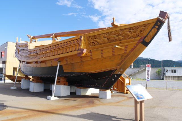 江戸時代の千石船を復元したもの。