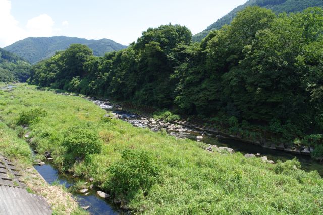 渡良瀬川が近づくと水の音が強くなってきます。