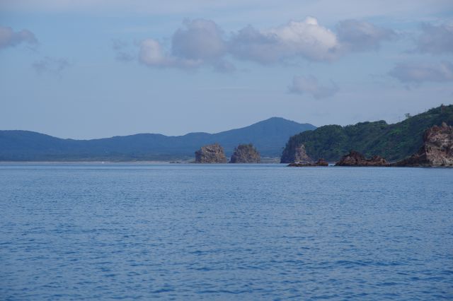 奥の方にも岩島が点在。