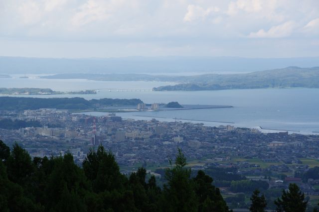 七尾駅周辺、能登島大橋。