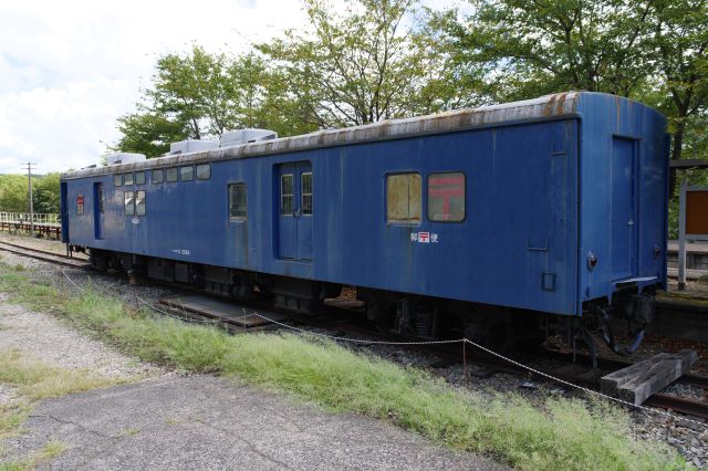 駅の外からも郵便車が見られます。