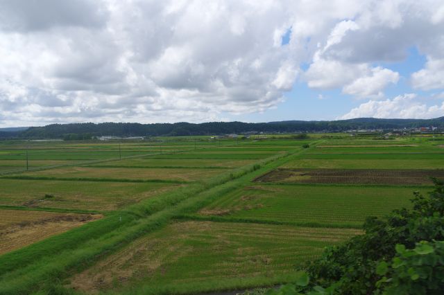 畑が広がり、能登中島駅に近づいてきました。