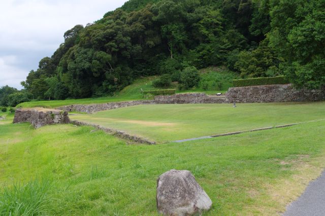 大手道の左側にも区画があります。