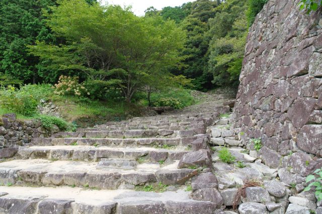 さらに階段を登ります。