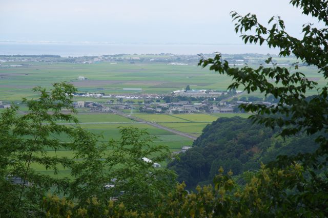 足元には畑や町並みが見えます。