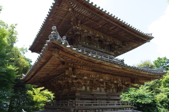 安土山に登って初めての建物、歴史を感じさせます。