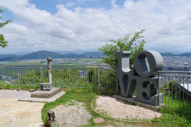 八幡山城１（二の丸～西の丸）の写真ページ