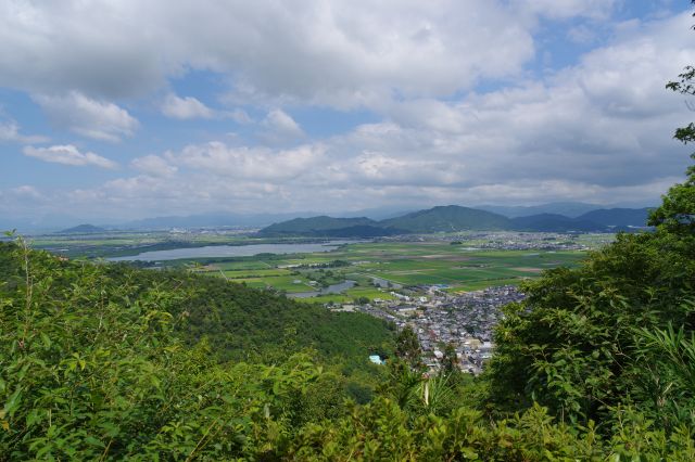 西側、さきほどの安土山方面ですが少し角度が変わりました。