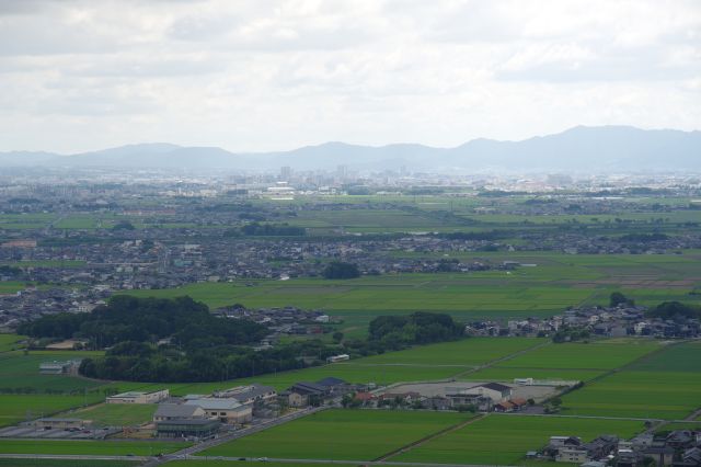 大津市方面は大きな建物が見えます。