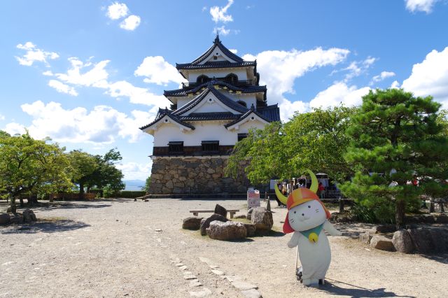 ひこにゃんのパネルと一緒に撮影できるスポットです。