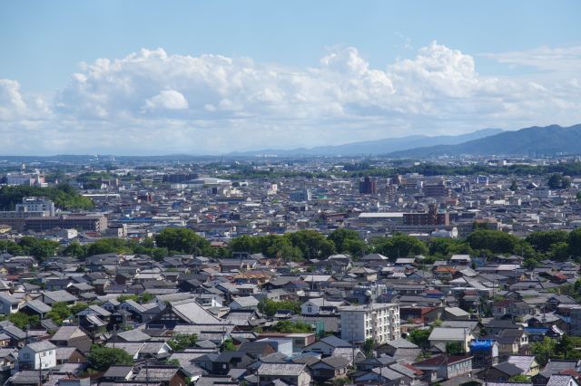 平野部の街並み。