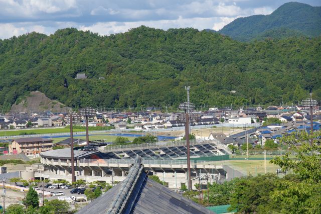 佐和山城はこちら側と思われます。