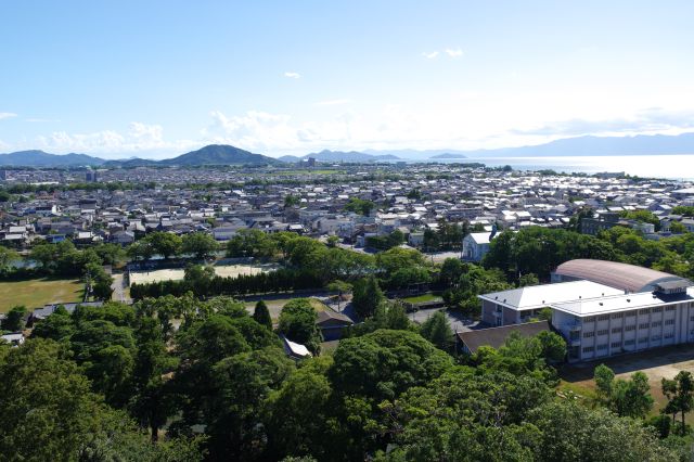 南西側。平野部の街並み。