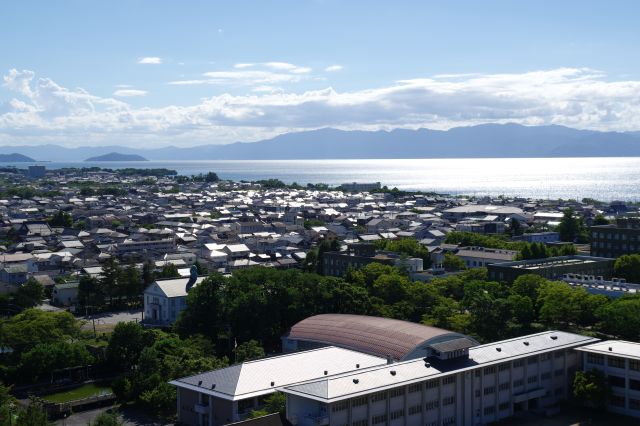 右側に再び琵琶湖が見えます。