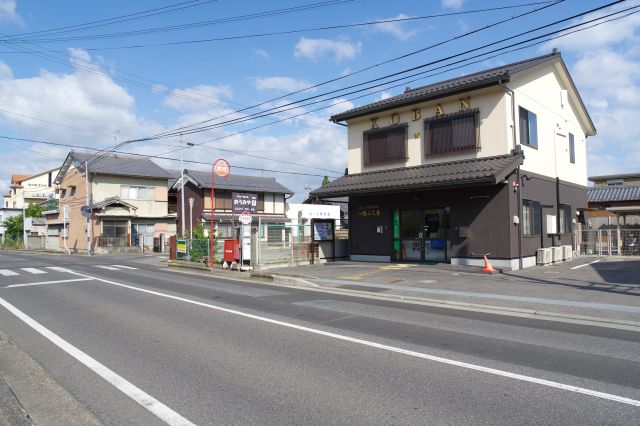 交番も街の雰囲気に合わせた意匠です。