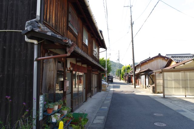 路地も雰囲気のある住宅があります。